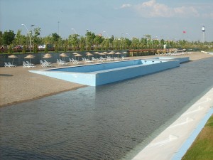 Kent Park'ta bulunan plaj ve olimpik yüzme havuzu