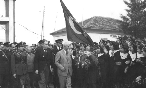 Cumhurbaşkanı İsmet İnönü, 23 Haziran 1939'da iltihak kararının alınmasının ardından Hatay'da